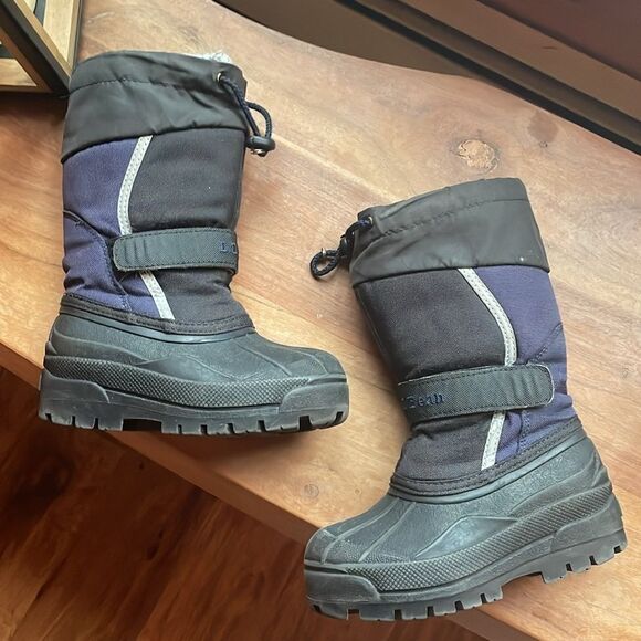 L.L. Bean Other - L.L. Bean size 10 Blue and Black insulated boots